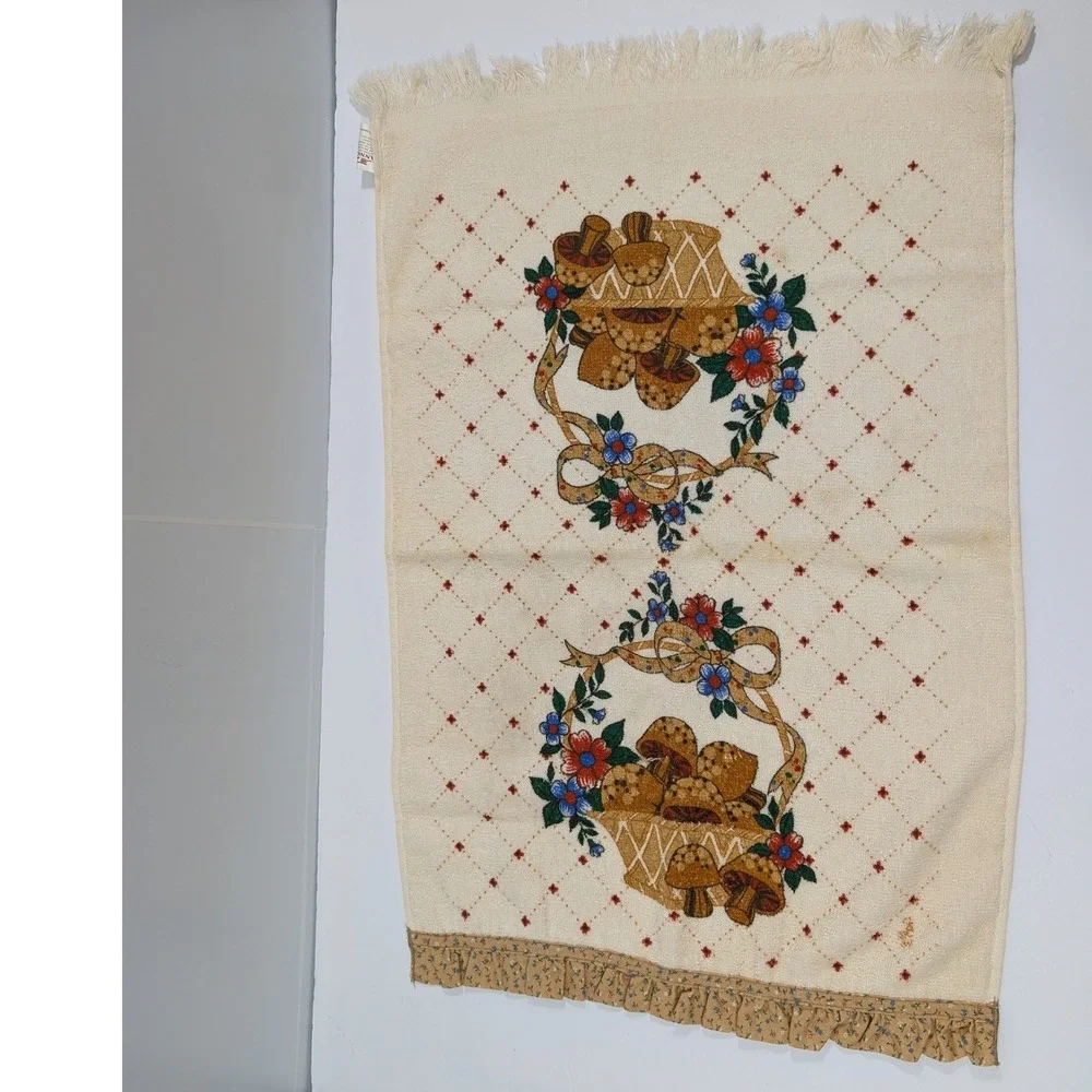 Vintage Cannon Mushroom Basket Hand Towel Ruffle Trim Cottagecore 70s USA Made